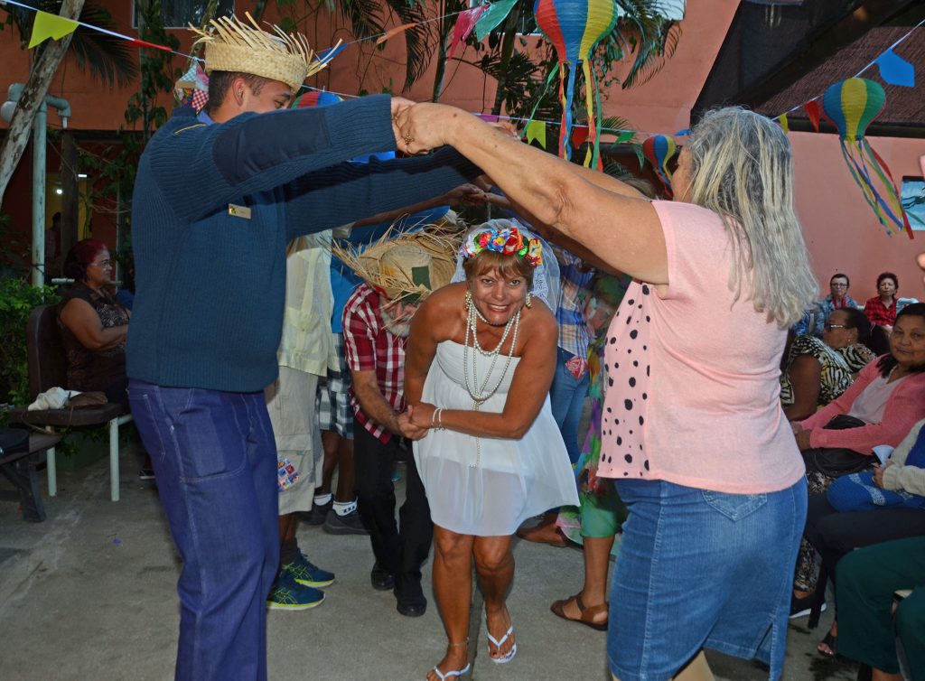 Festa Caipira Agita Centro De Conviv Ncia Do Idoso De B Zios