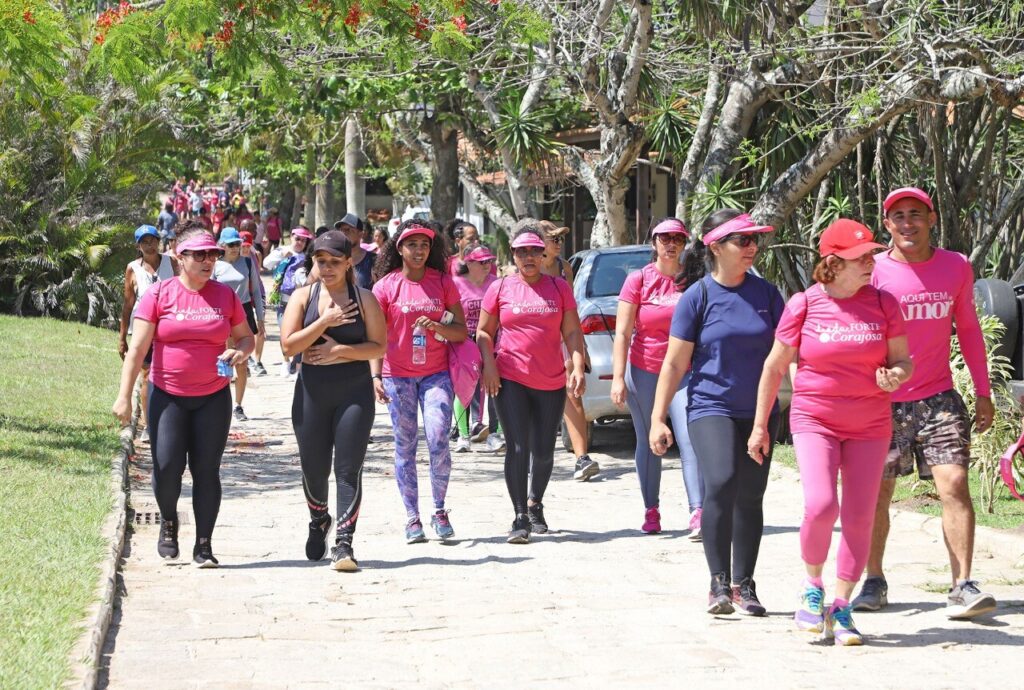 Caminhada Em Homenagem Ao Outubro Rosa Reúne Mais De 150 Mulheres No