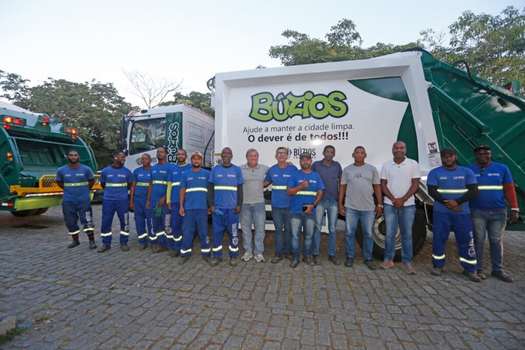 PREFEITURA DE BÚZIOS RECEBE PRIMEIROS CAMINHÕES DA NOVA FROTA DE COLETA DE LIXO WhatsApp Image 2026 04 13 At 18.15.15 1024x683