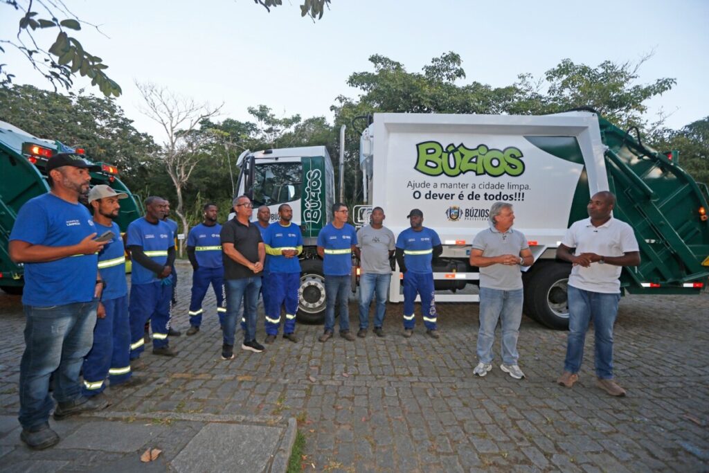 PREFEITURA DE BÚZIOS RECEBE PRIMEIROS CAMINHÕES DA NOVA FROTA DE COLETA DE LIXO WhatsApp Image 2026 04 13 At 18.15.16 1 2 1024x683