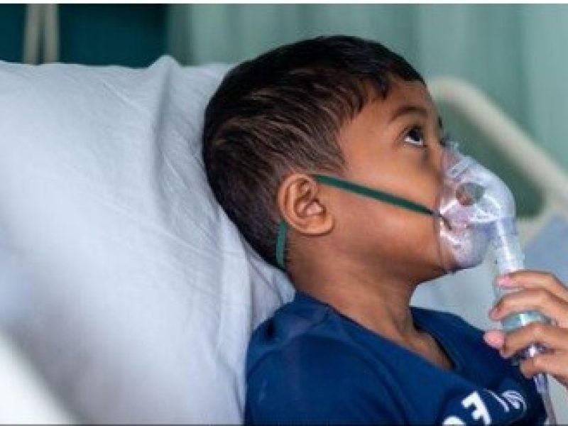 Criança Nebulizando