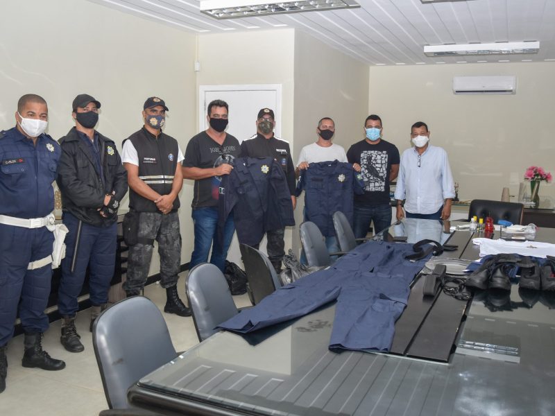 Entrega de Uniforme da Guarda Municipal - Henrique Gomes - 28-12-2020 (1)