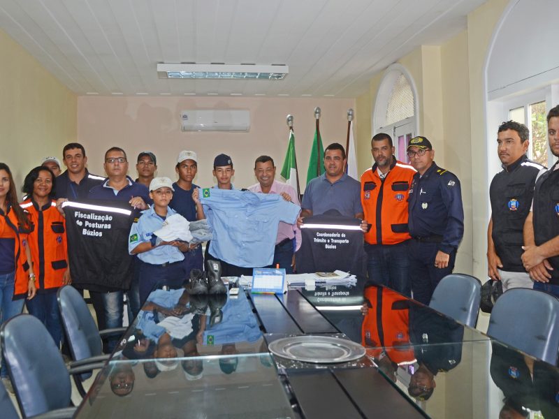 Entrega de uniformes postura e Gm mirim 032