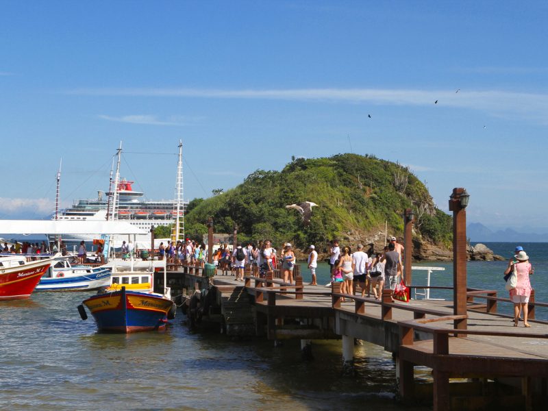 Pier do Centro navio e turistas Ronald Pantoja