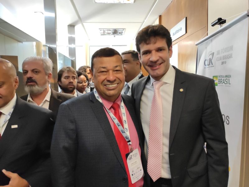 Prefeito Henrique Gomes e Ministro do Turismo Marcelo Álvaro Antonio