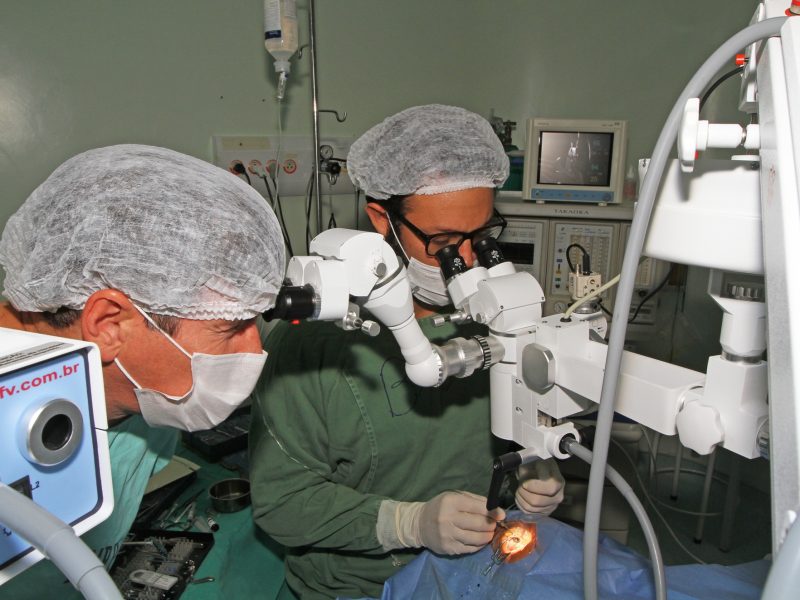 primeira cirurgia de oftamologia no hospita 196